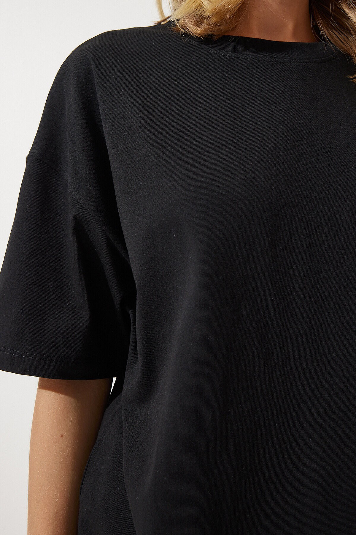 Bisiklet Yaka Kısa Kollu Basic Oversize Örme T-shirt SİYAH LBF0003
