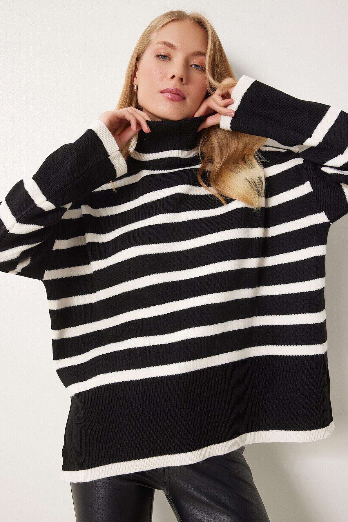 Çizgili Oversize Triko Kazak SİYAH EKRU LBV0053