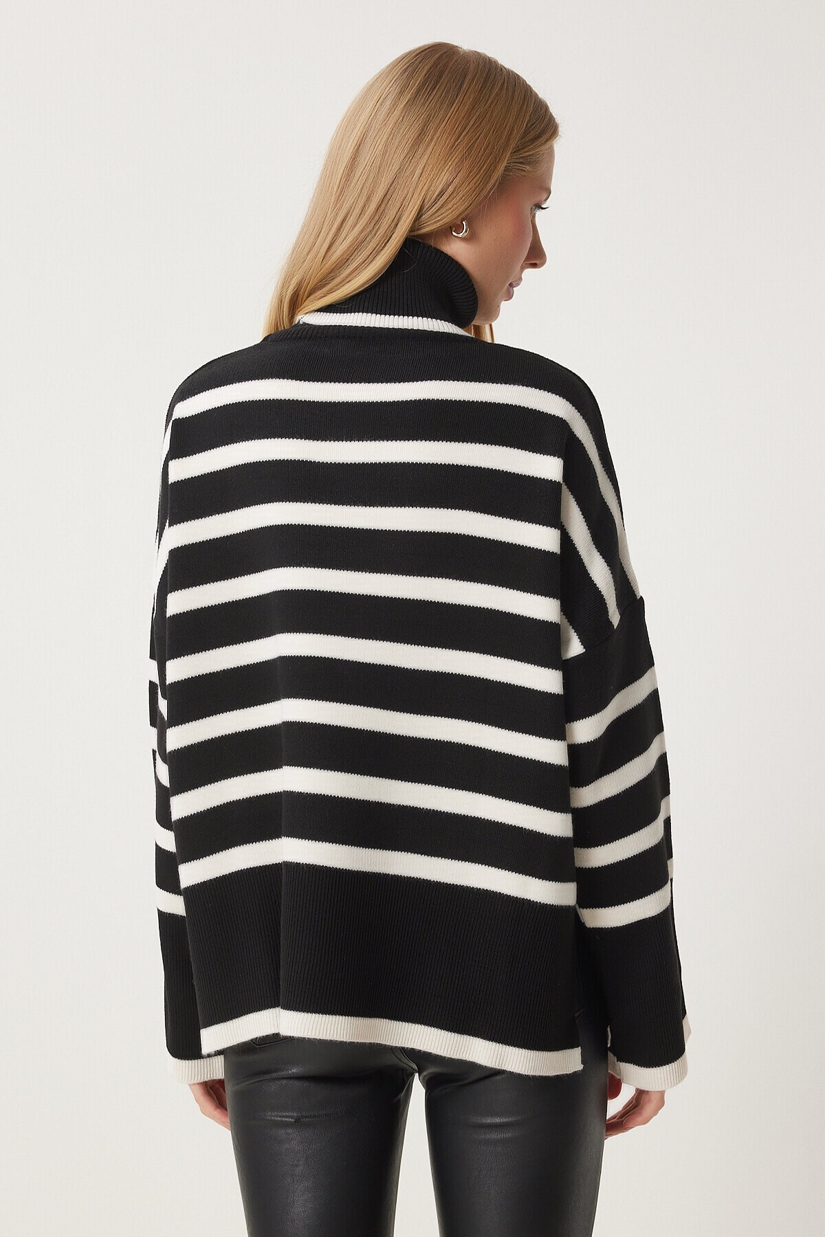 Çizgili Oversize Triko Kazak SİYAH EKRU LBV0053