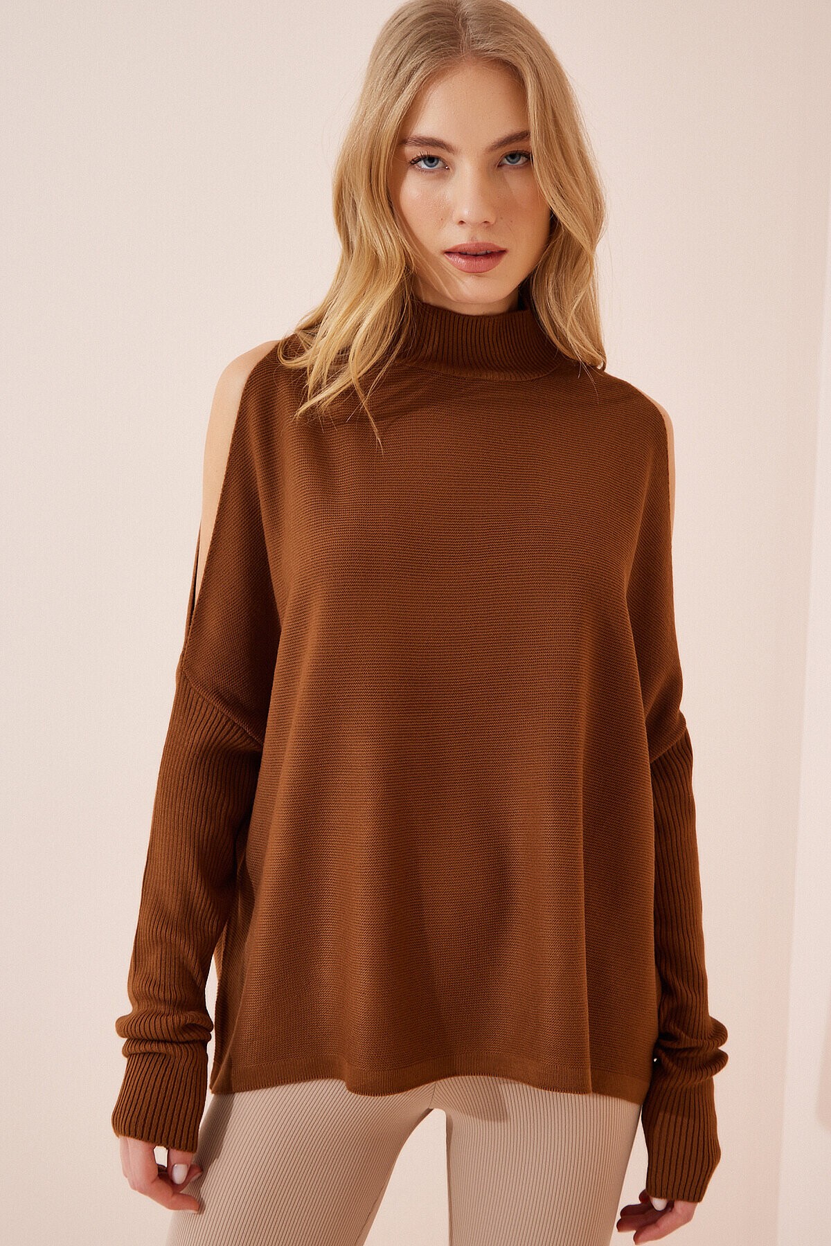 Cut Out Detaylı Oversize Triko Kazak KAHVERENGİ LAS0003