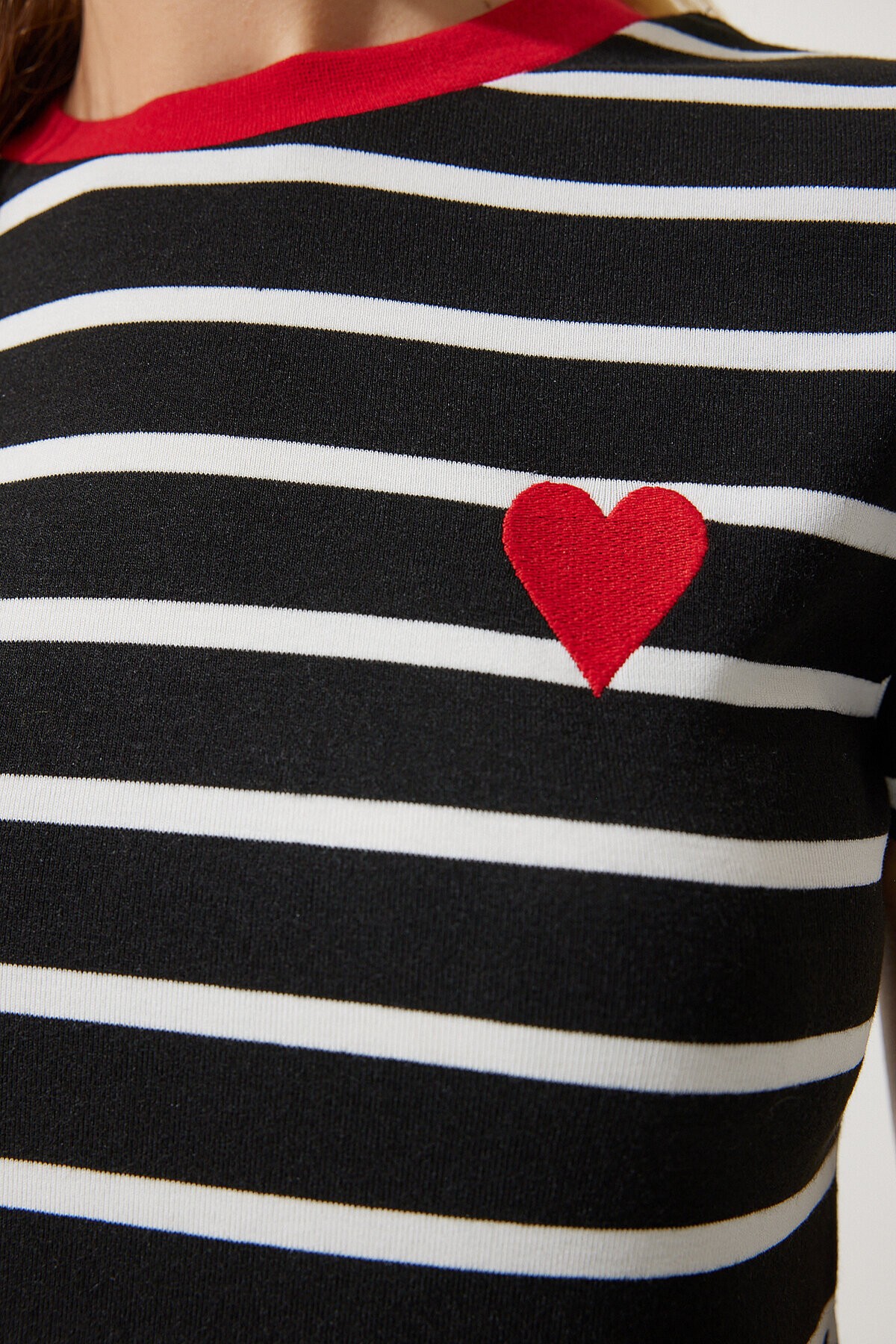 Kalp Nakışlı Çizgili Pamuklu Örme T-Shirt SİYAH LCR0009