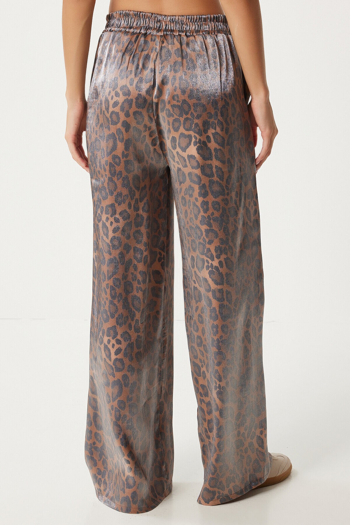 Leopar Desenli Parlak Yüzeyli Bol Pantolon SİYAH BEJ LAN0010