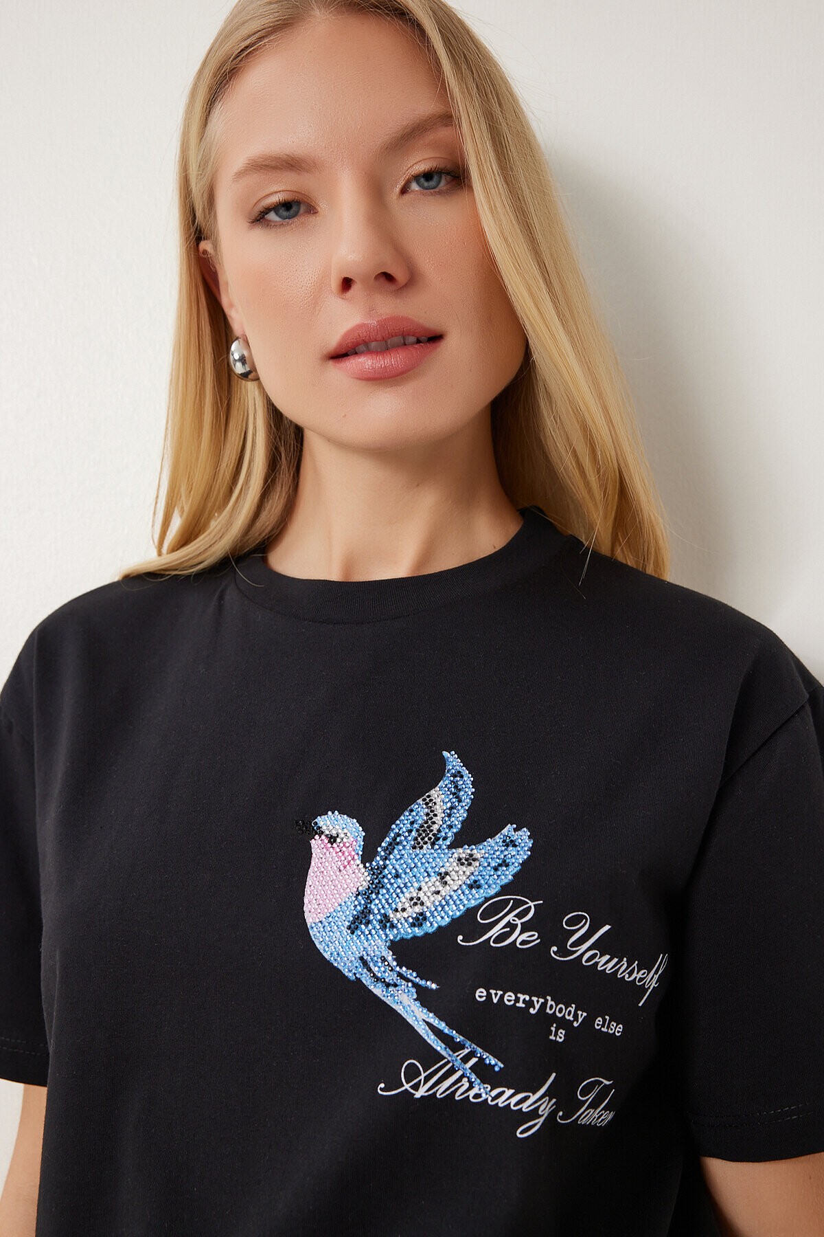 Boncuk Detaylı Baskılı Örme T-shirt SİYAH LCR0072