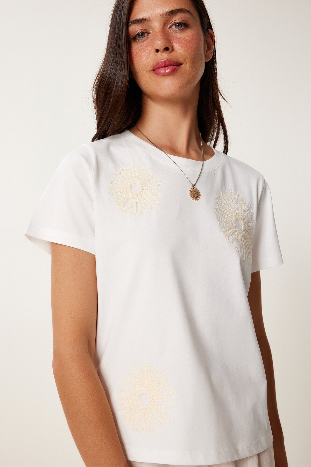 Çiçek Nakış İşlemeli Örme T-shirt EKRU LCR0070