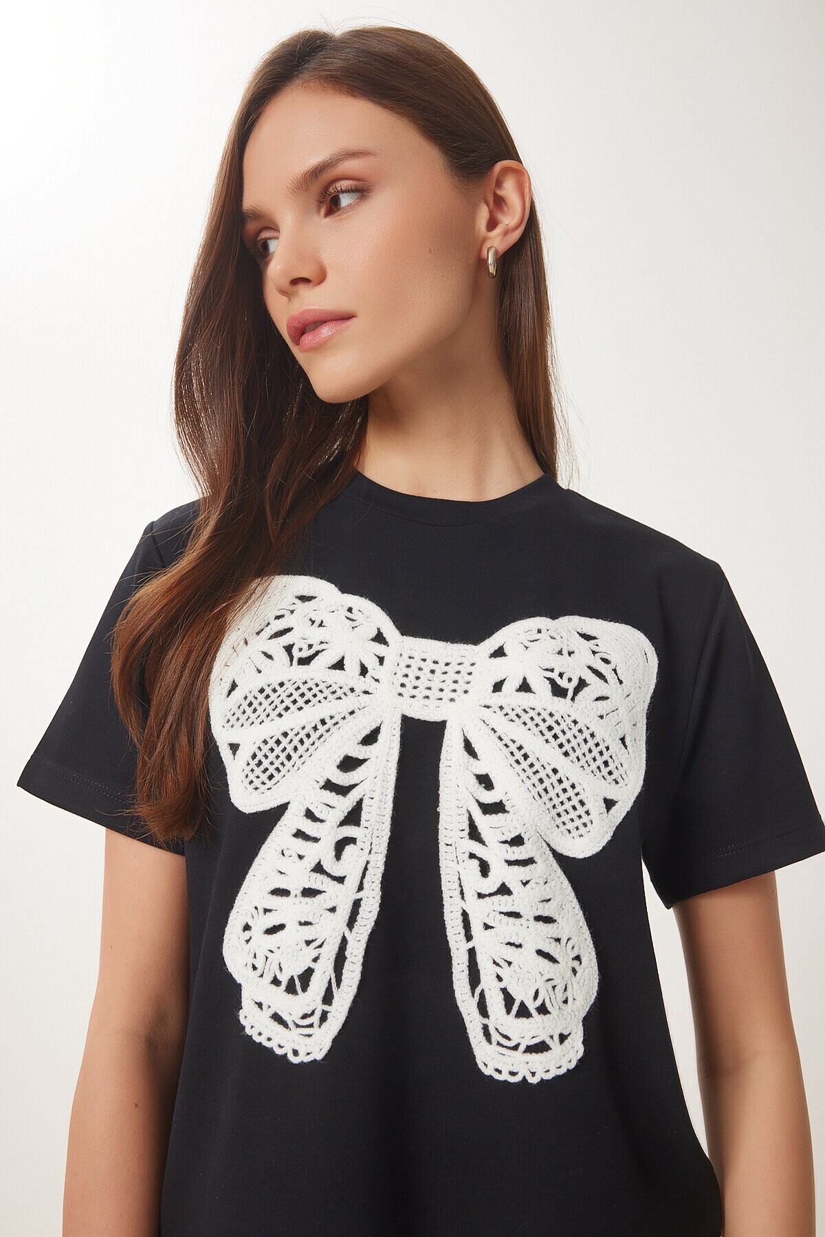Güpür Fiyonk Nakışlı Örme T-shirt SİYAH LCR0065