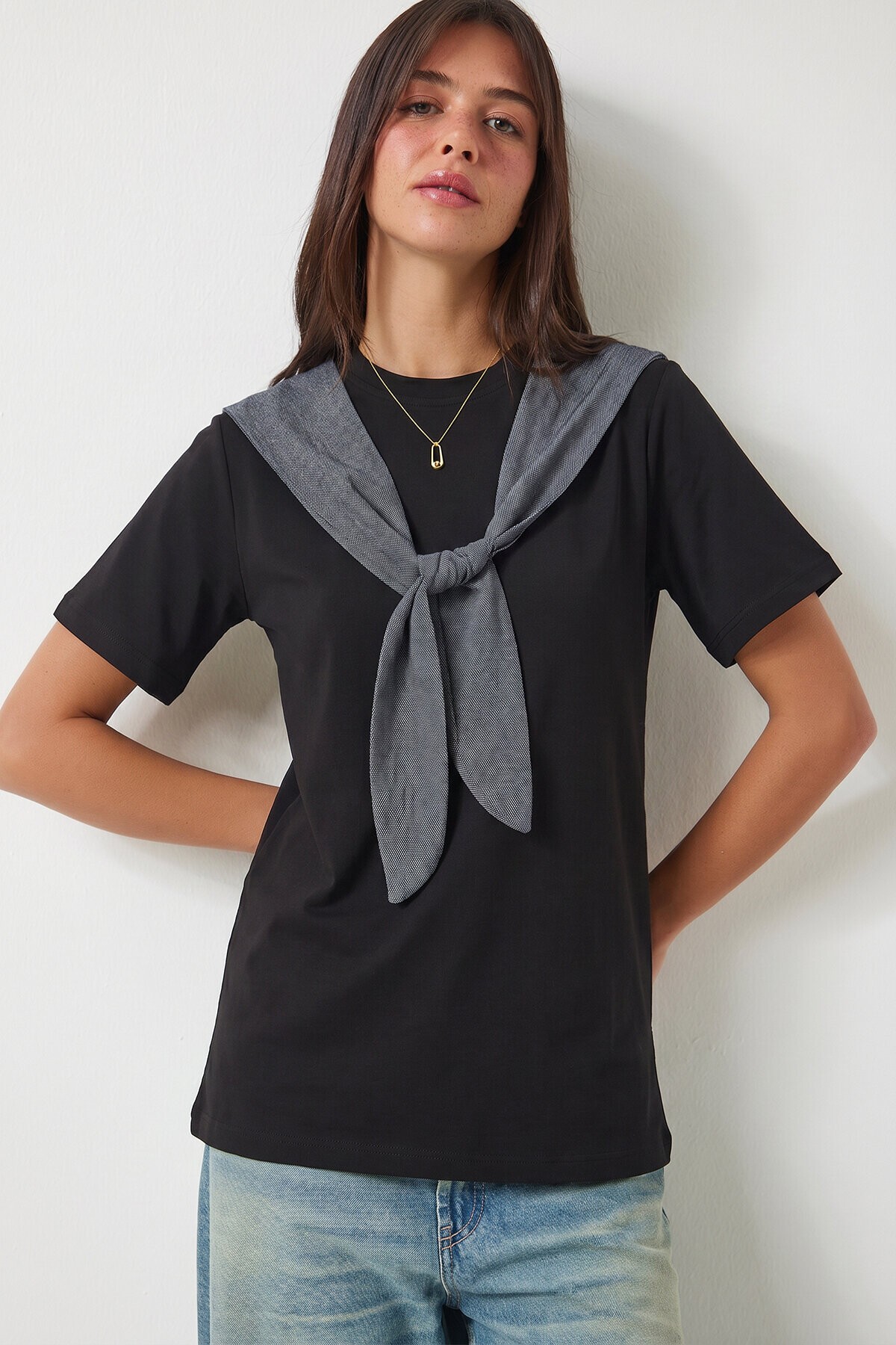 Kontrast Fular Detaylı Örme T-shirt SİYAH LCR0120