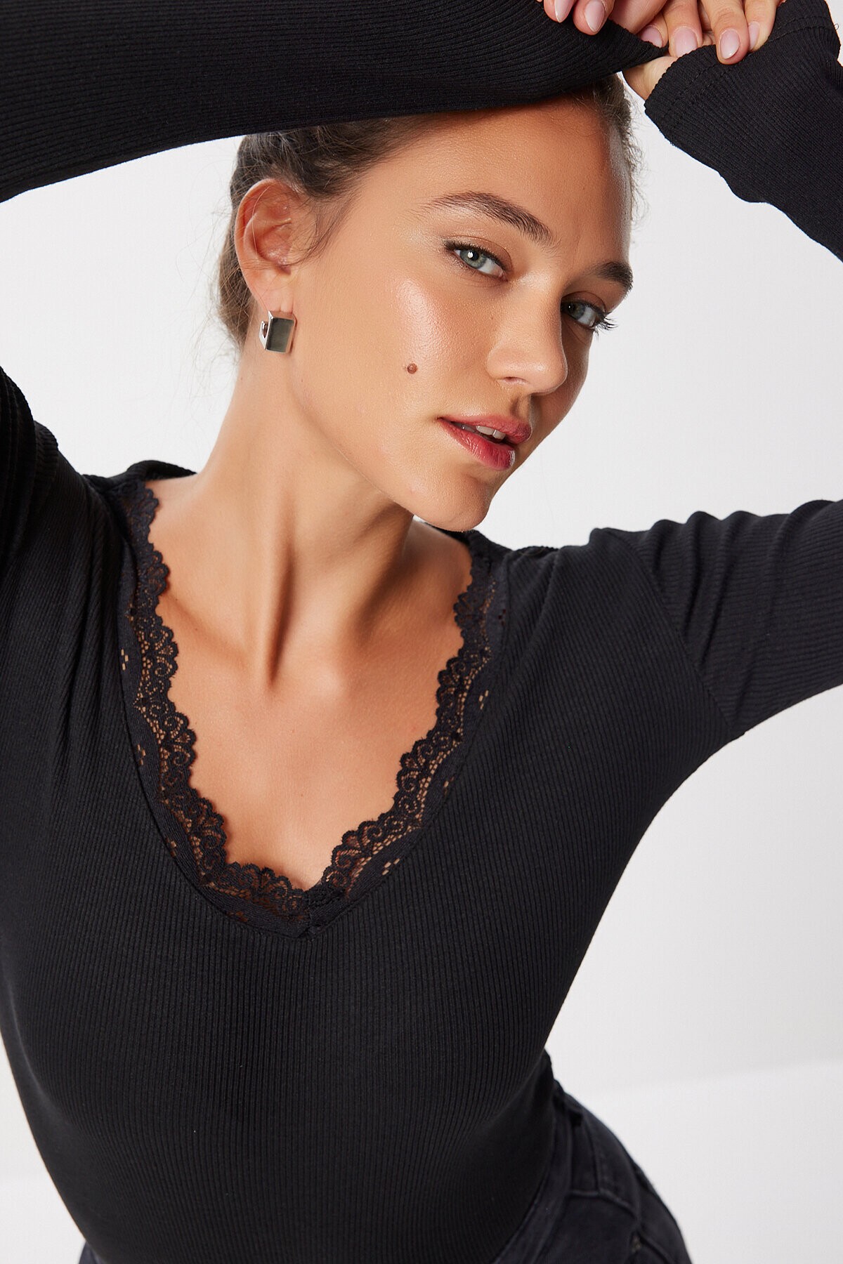 Dantel Detaylı Fitilli Örme Bluz SİYAH LEN0031