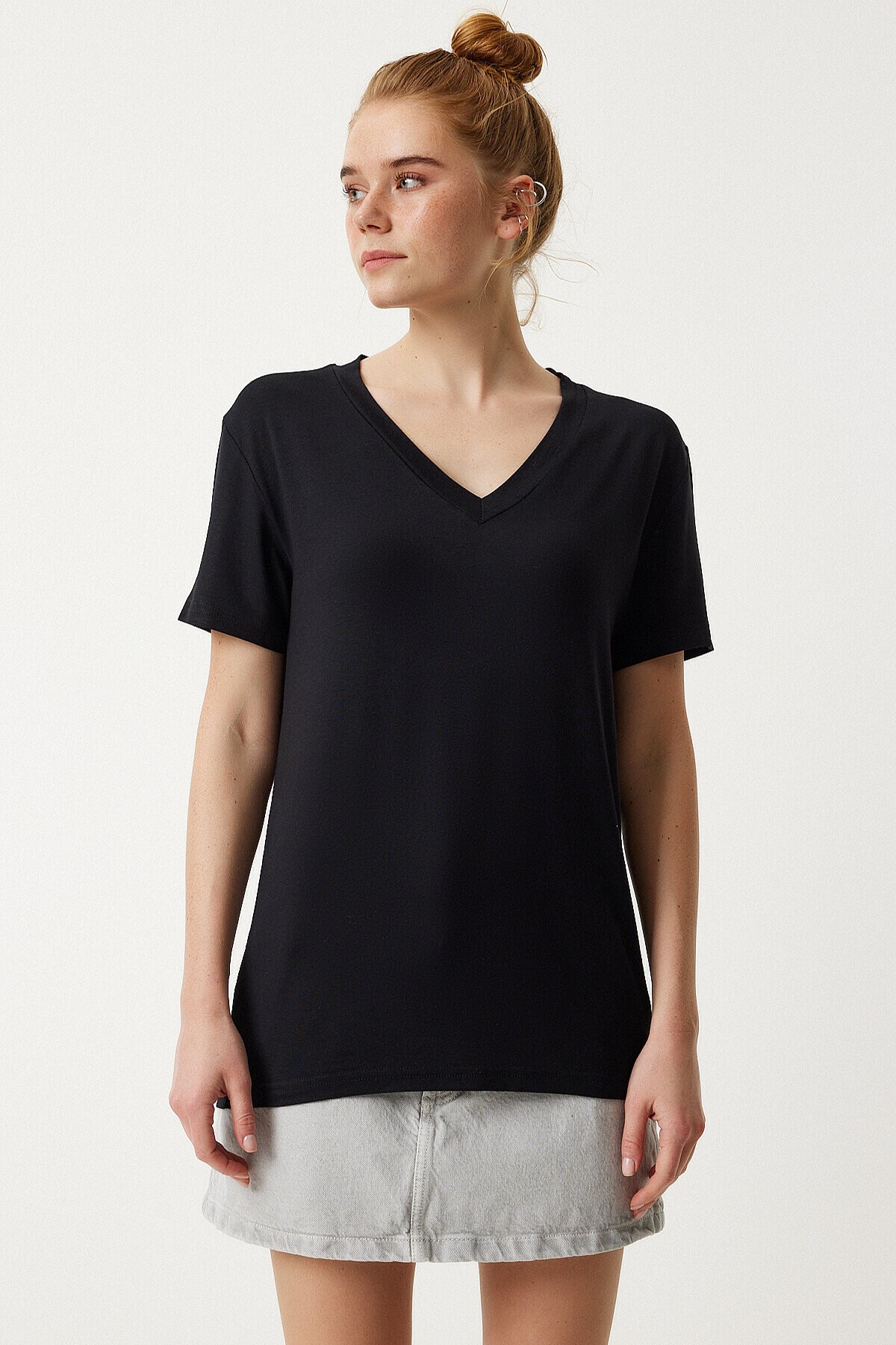 V Yaka Basic Viskon T-shirt SİYAH LEN0001