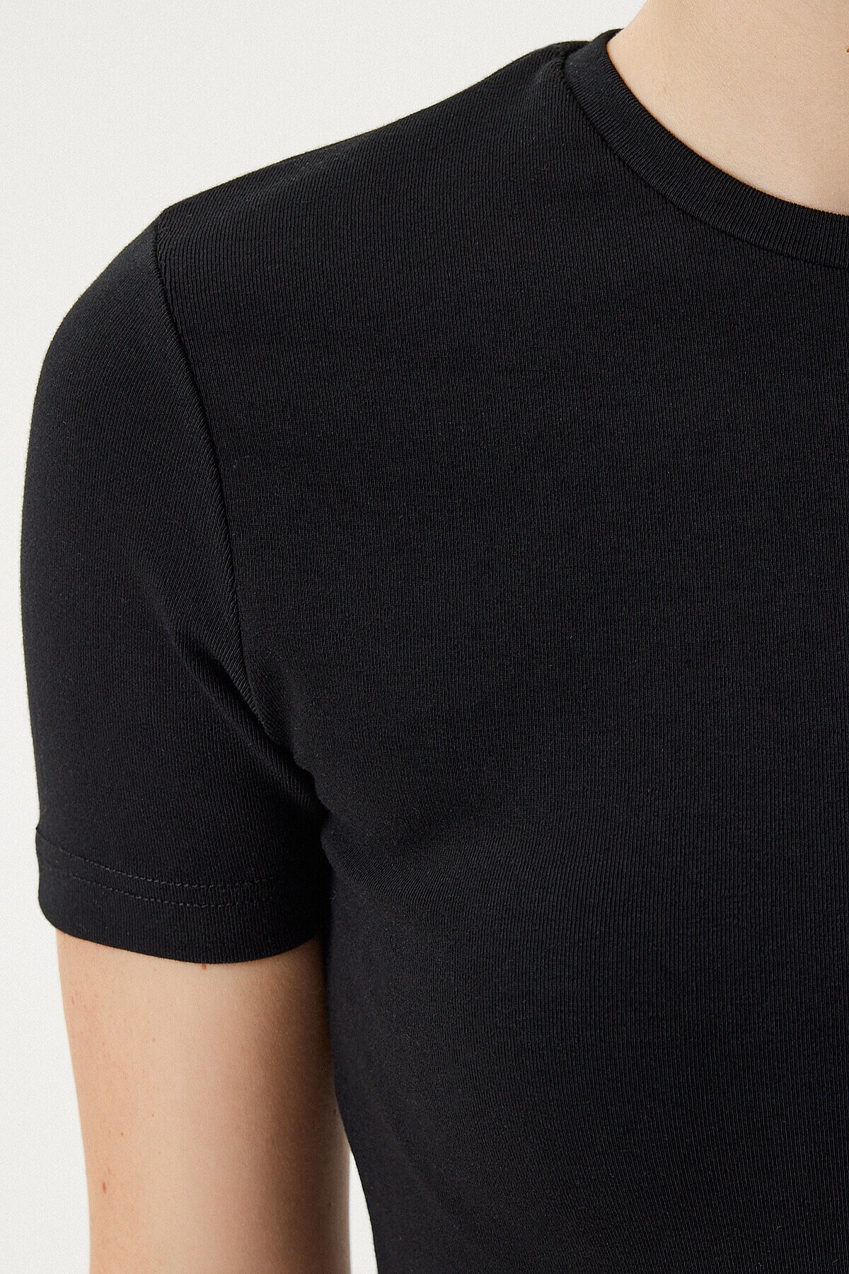 Bisiklet Yaka Kısa Kollu Basic Crop Örme T-shirt SİYAH LMX0004