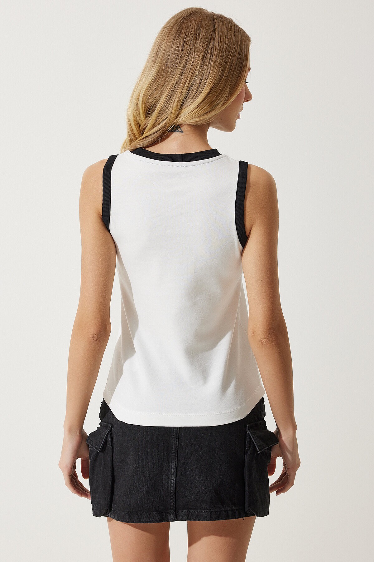 Kolsuz Kontrast T-Shirt BEYAZ LNJ0002