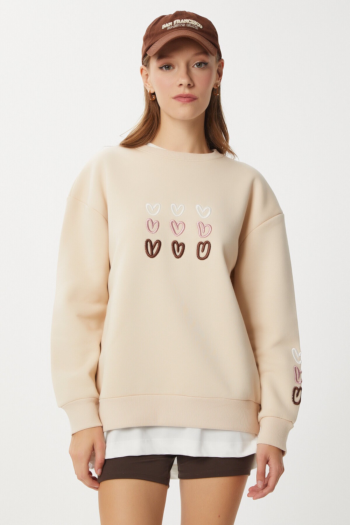 Kalp Nakışlı Şardonlu Sweatshirt KREM LOW0018