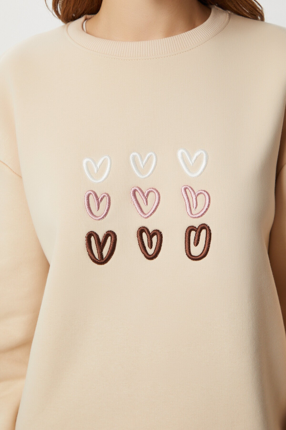 Kalp Nakışlı Şardonlu Sweatshirt KREM LOW0018