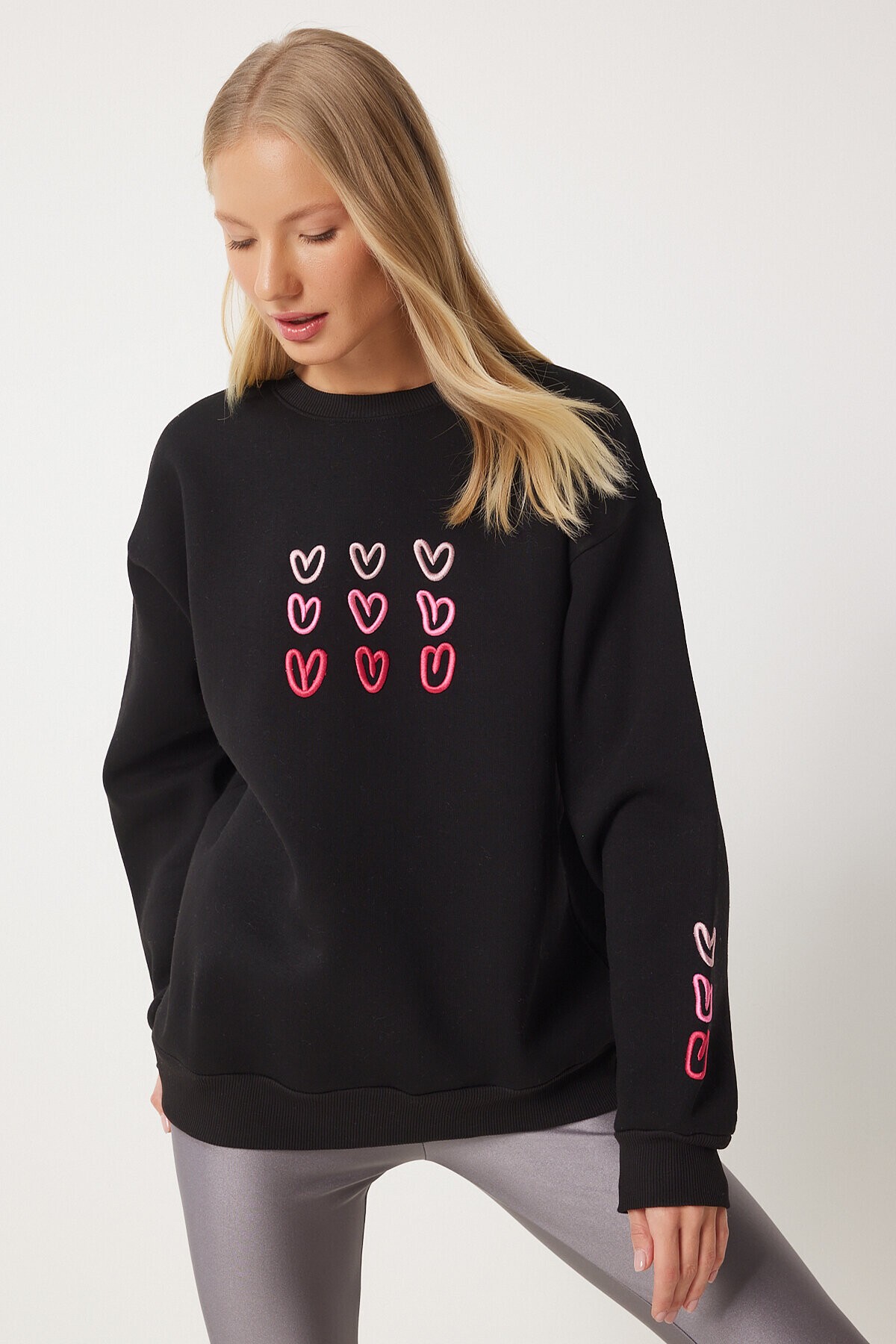 Kalp Nakışlı Şardonlu Sweatshirt SİYAH LOW0018