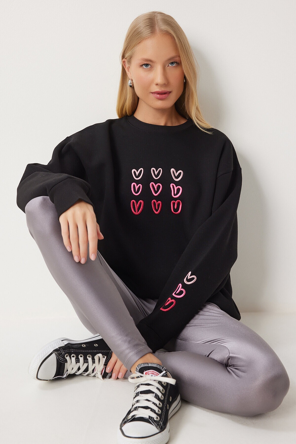 Kalp Nakışlı Şardonlu Sweatshirt SİYAH LOW0018