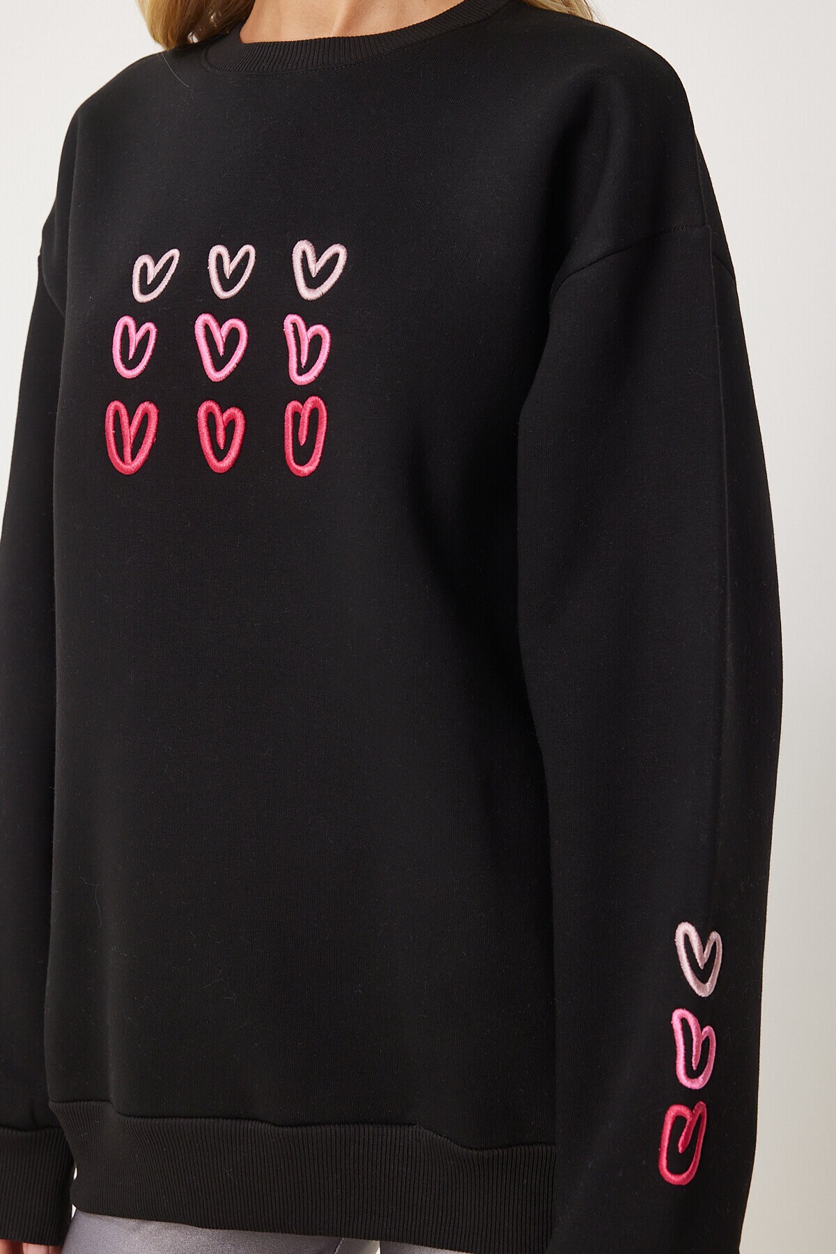 Kalp Nakışlı Şardonlu Sweatshirt SİYAH LOW0018