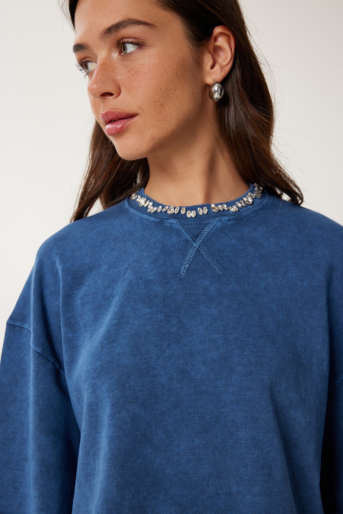 Taş Detaylı Yıkamalı Pamuklu Örme T-shirt LACİVERT LHC0014