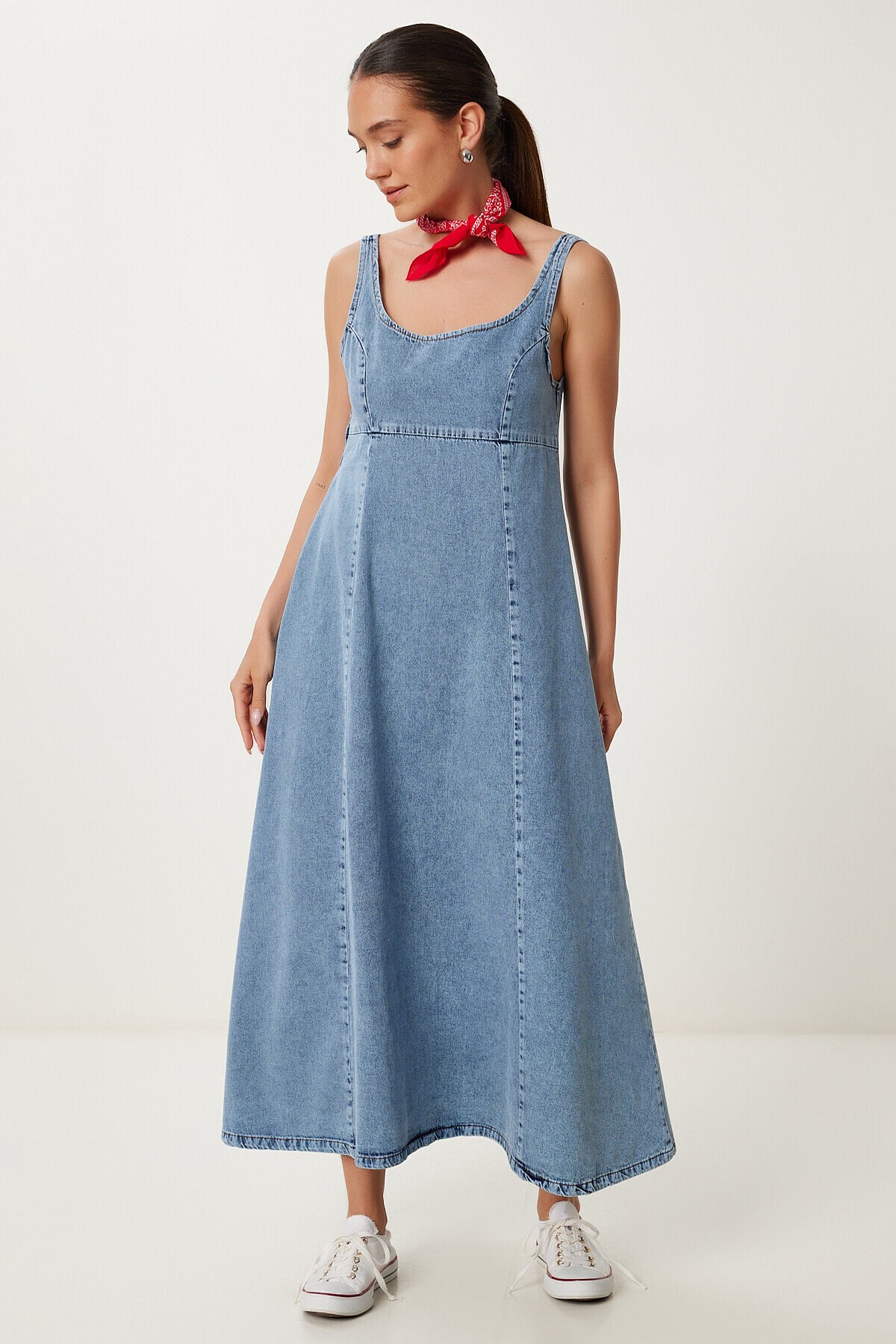 U Yaka Askılı Uzun Çan Formlu Denim Elbise AÇIK MAVİ LRV0098