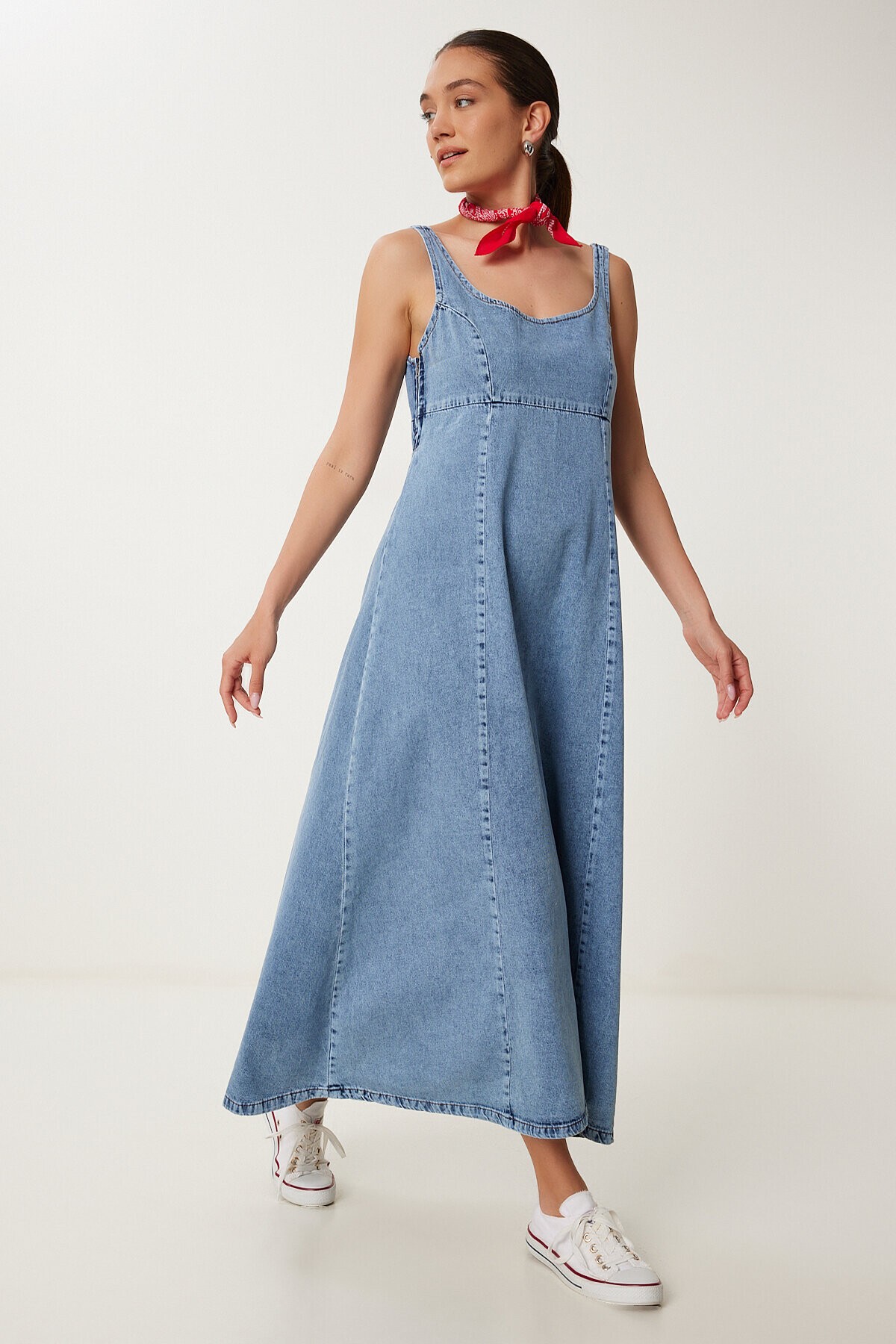 U Yaka Askılı Uzun Çan Formlu Denim Elbise AÇIK MAVİ LRV0098