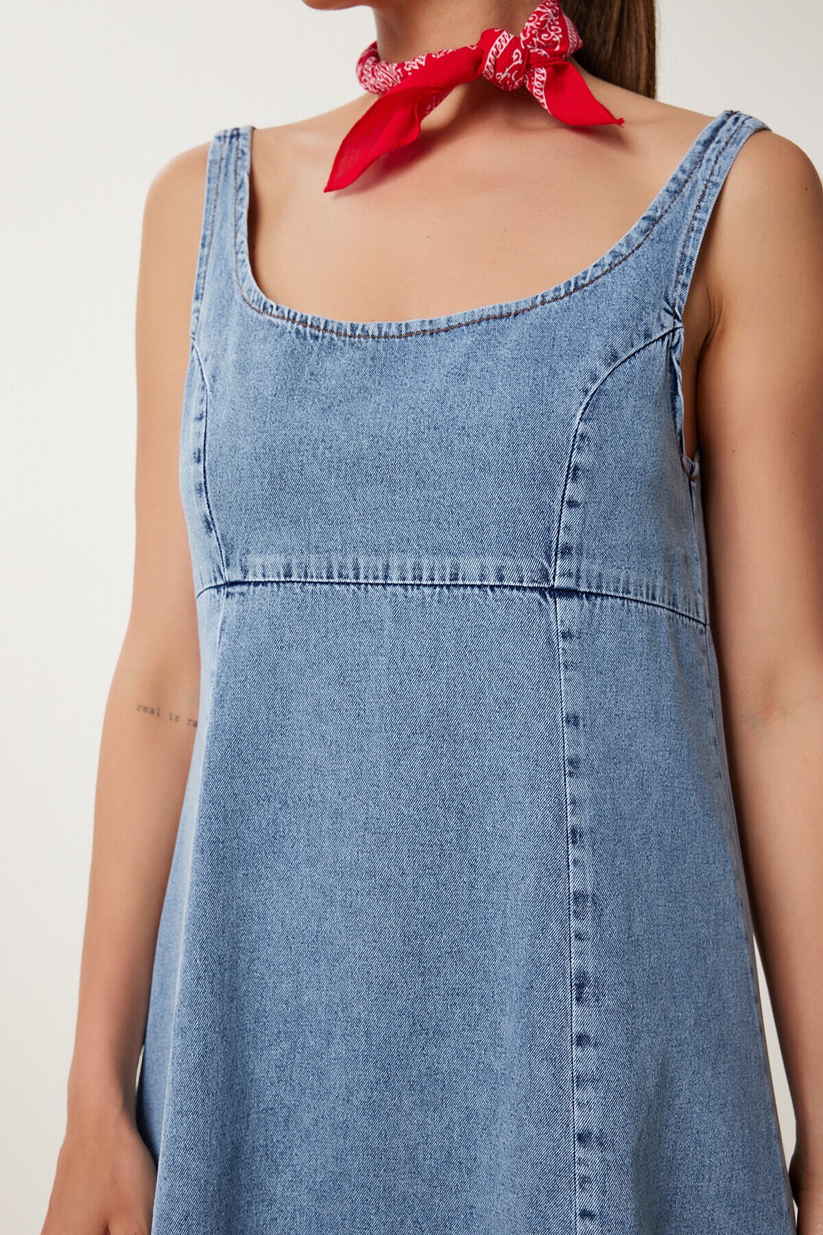 U Yaka Askılı Uzun Çan Formlu Denim Elbise AÇIK MAVİ LRV0098