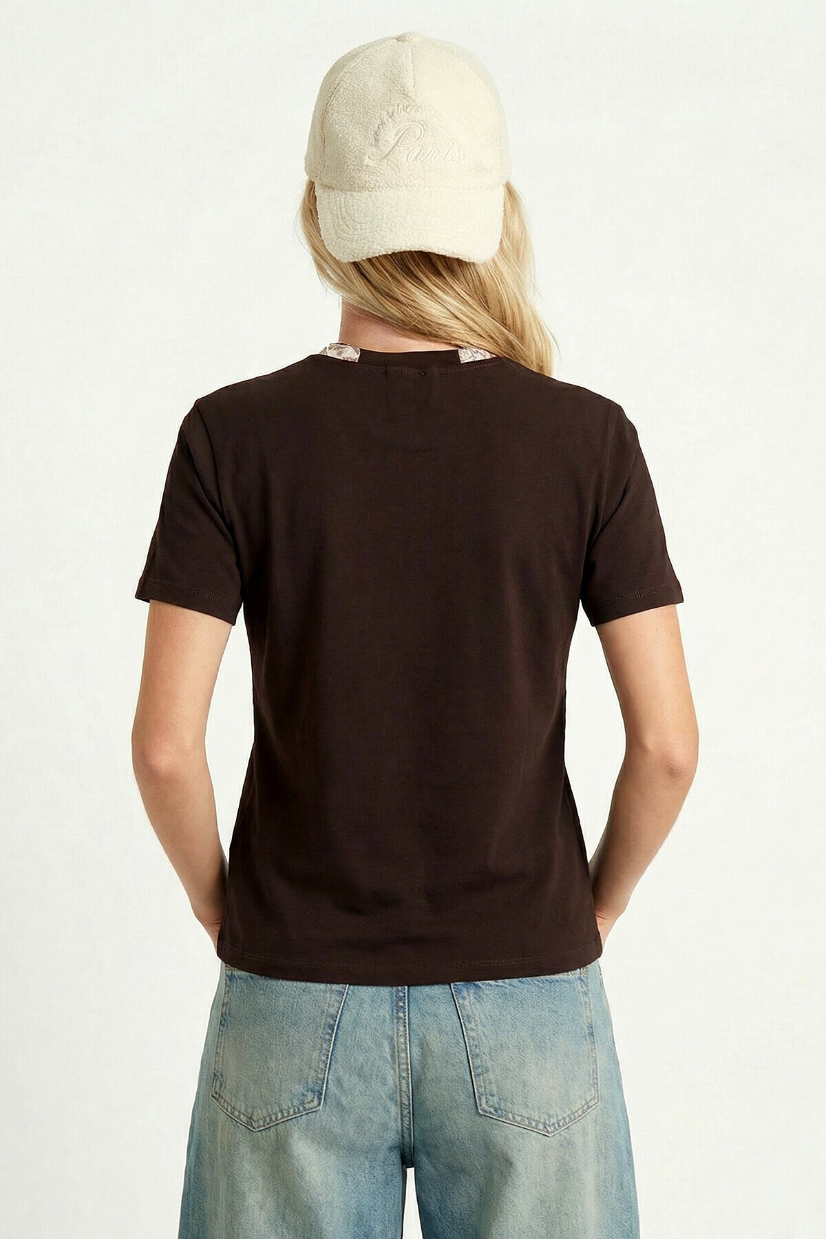 Nakış İşlemeli Fularlı Örme T-shirt KAHVERENGİ LMC0085