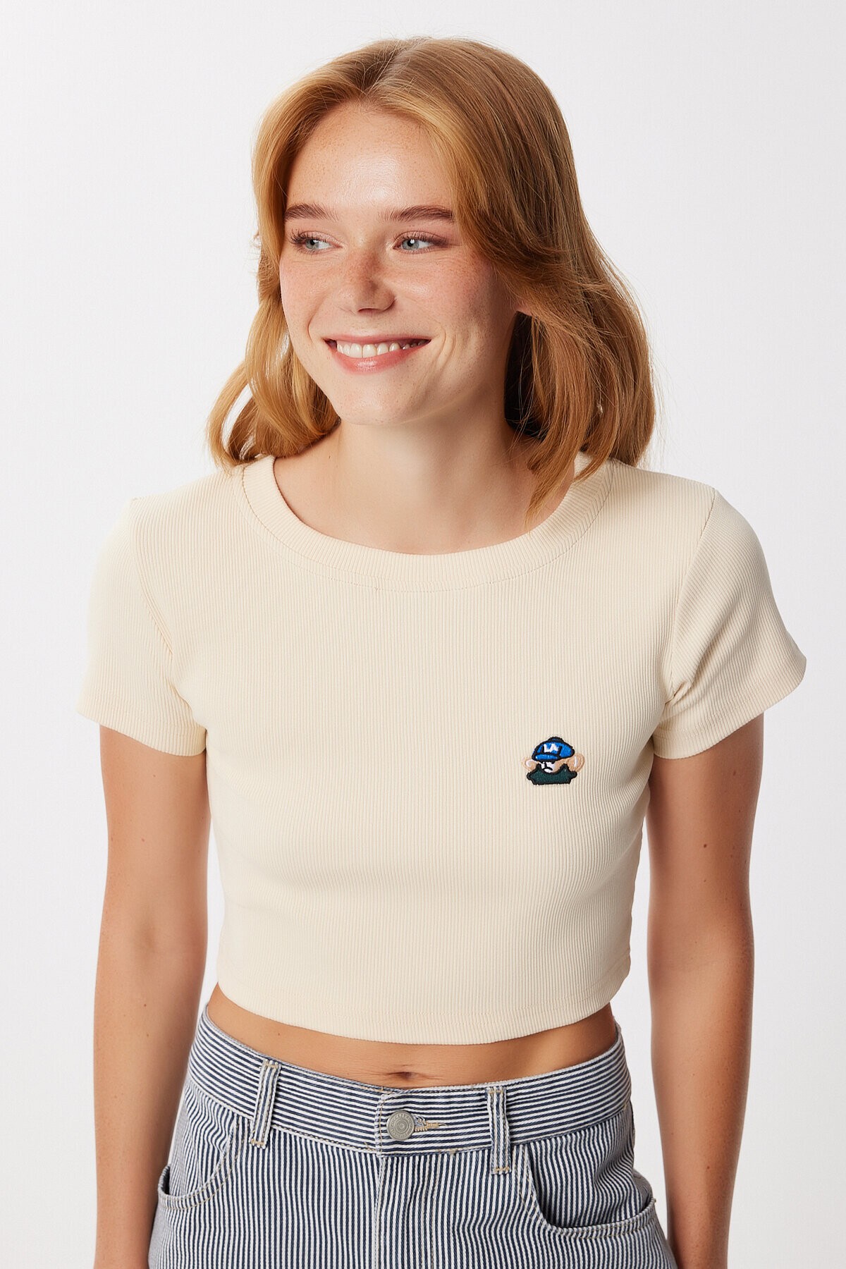 Ayıcık Nakışlı Fitilli Örme Crop T-shirt KREM LZH0015