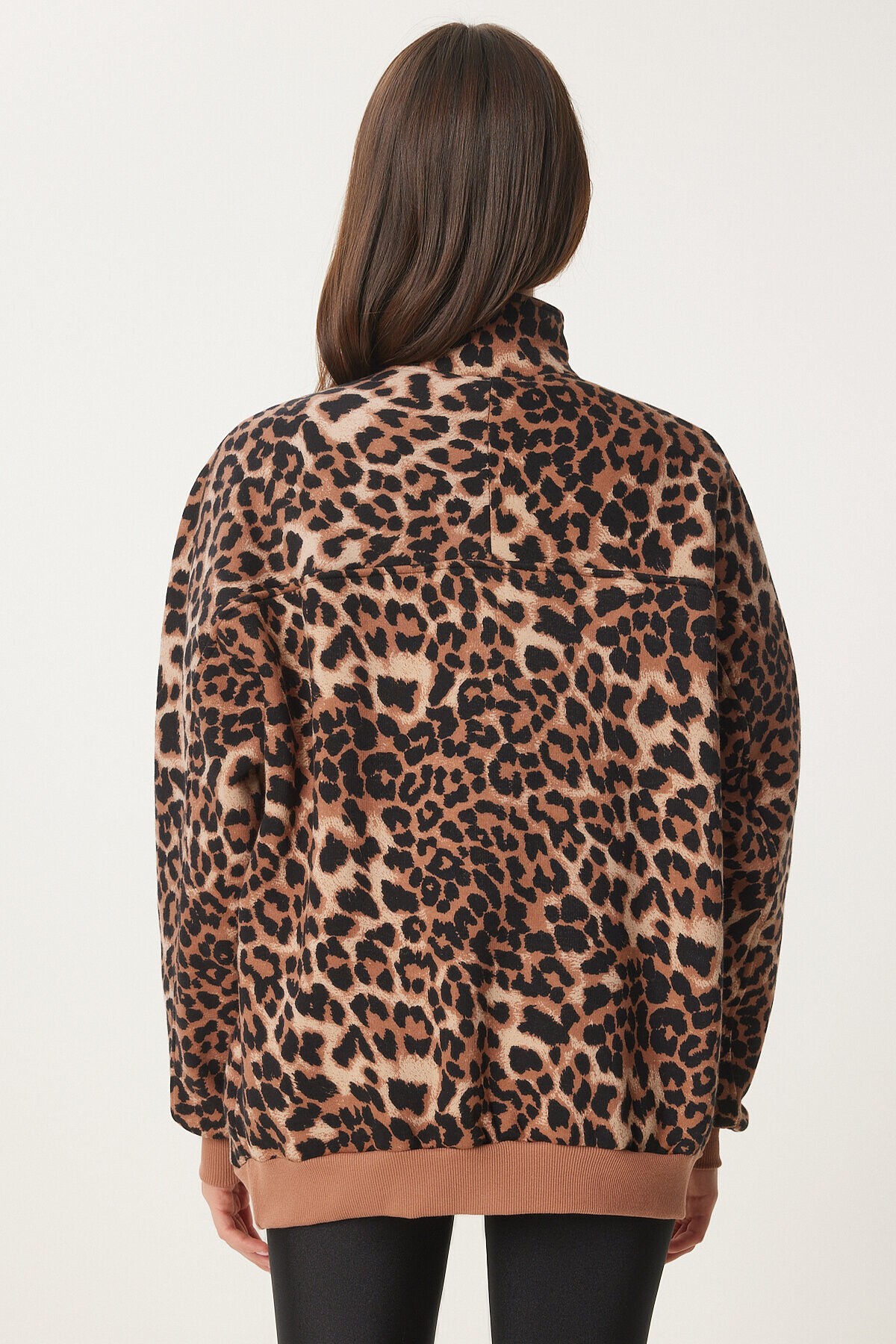 Leopar Desenli Dik Yaka Şardonlu Sweatshirt BİSKÜVİ SİYAH LDP0025