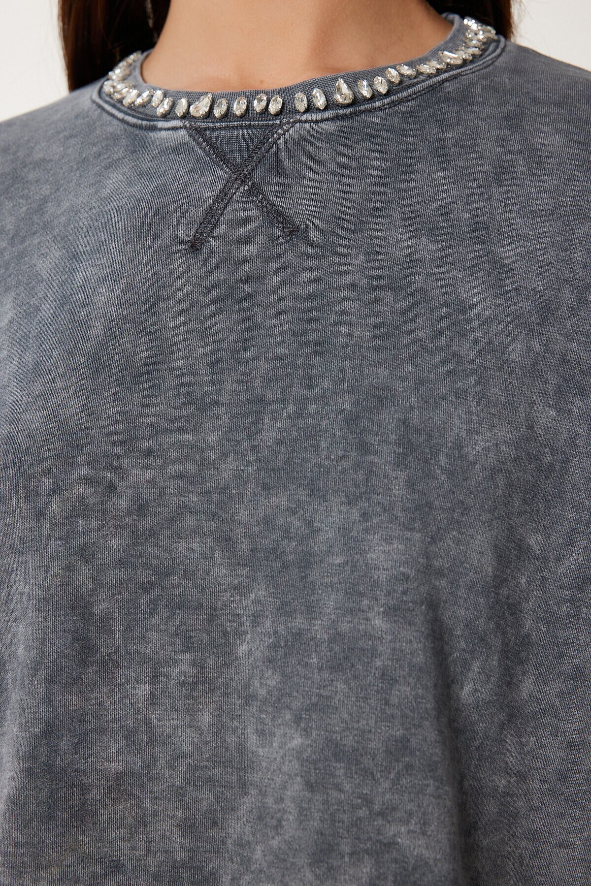 Taş Detaylı Yıkamalı Pamuklu Örme T-shirt ANTRASİT LHC0014
