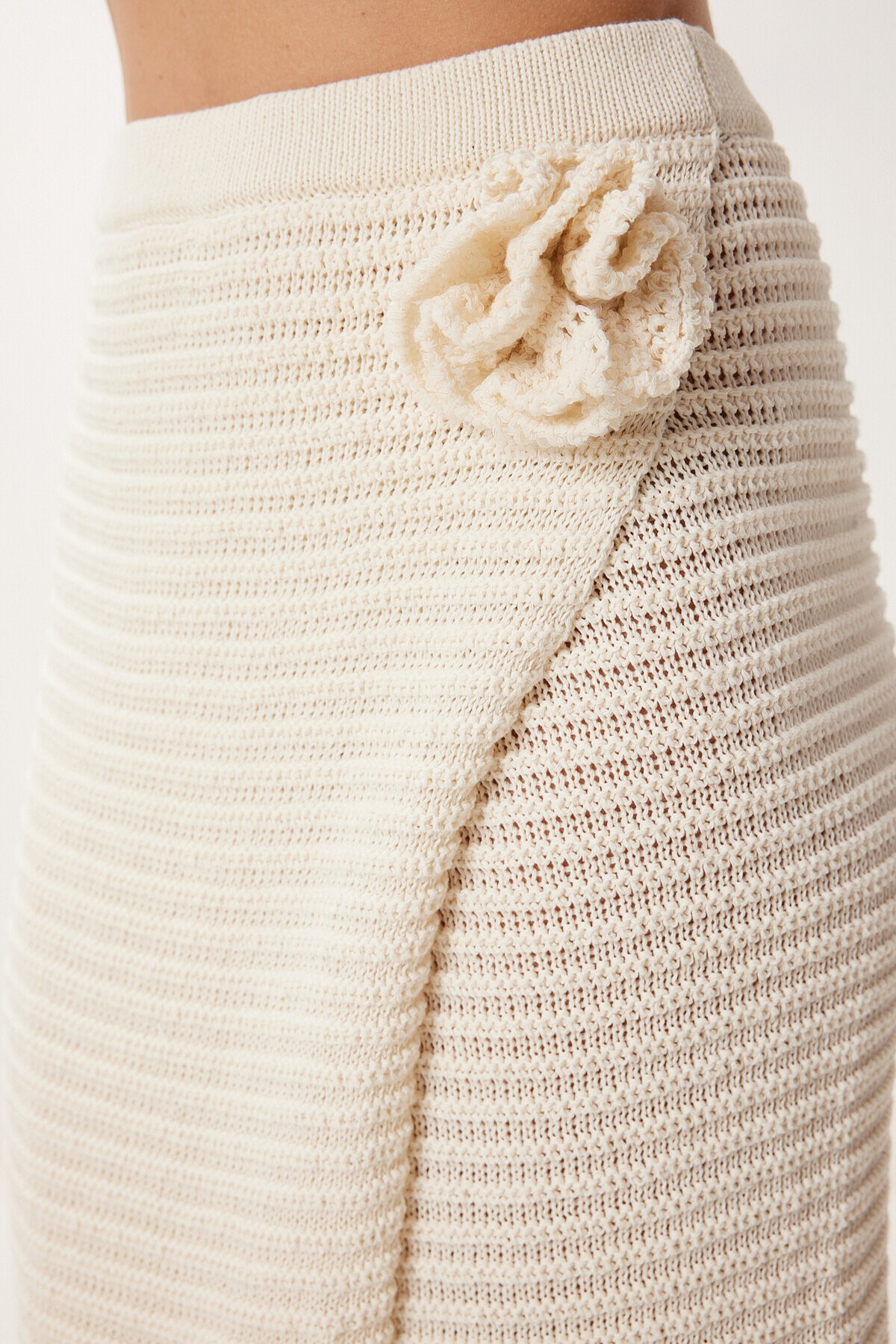 Gül Aksesuarlı Yazlık Triko Takım KREM LNS0072