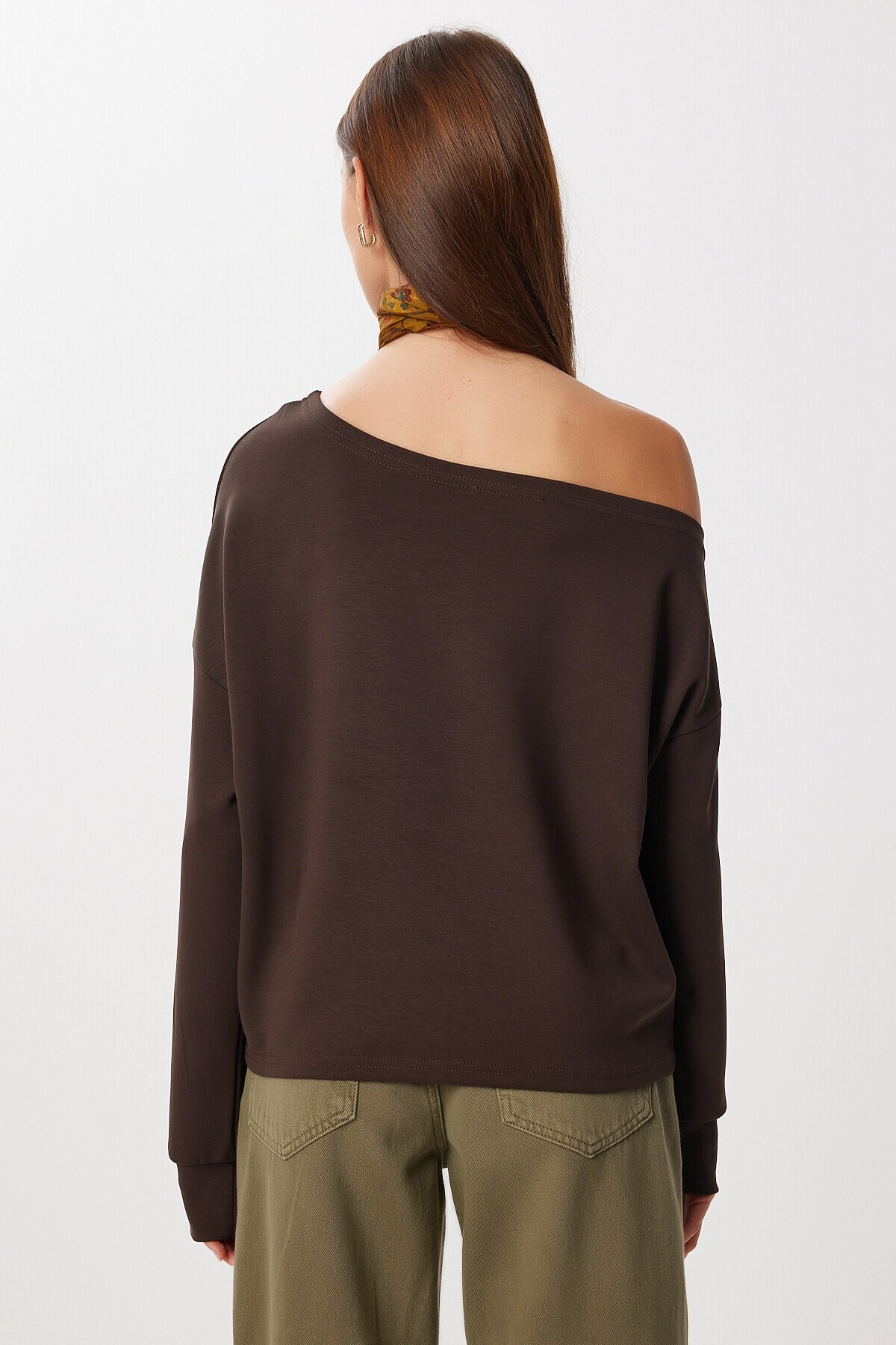 Açık Omuzlu Yumuşak Modal Sweatshirt KAHVERENGİ LUB0252
