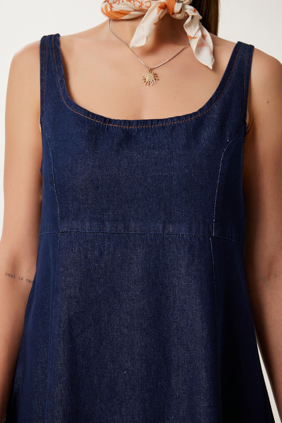 U Yaka Askılı Uzun Çan Formlu Denim Elbise LACİVERT LRV0098