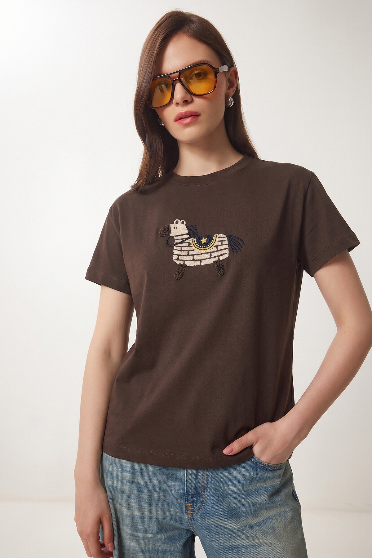 Armalı Nakışlı Pamuklu Örme T-shirt KAHVERENGİ LCR0114