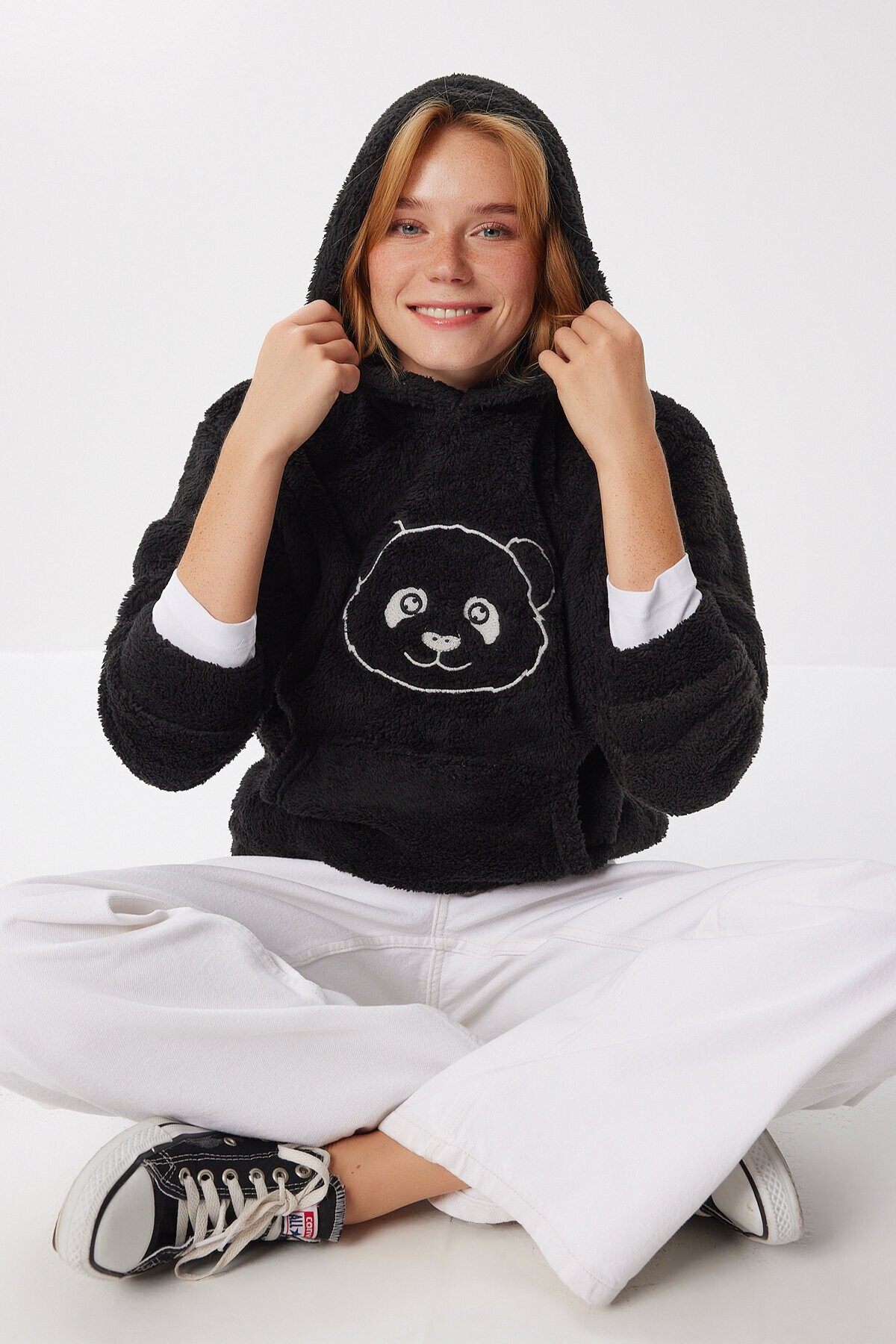 Kapüşonlu Nakış İşlemeli Peluş Sweatshirt SİYAH LZV0024