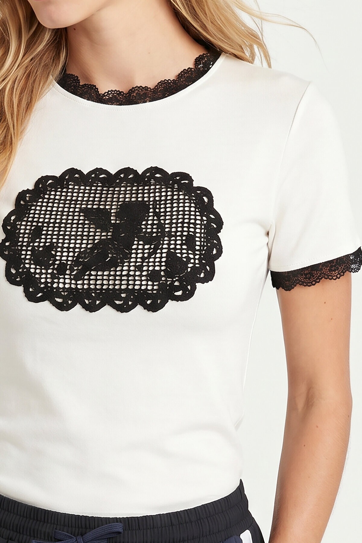 Baskılı Dantel Detaylı Örme T-shirt EKRU LUB0353