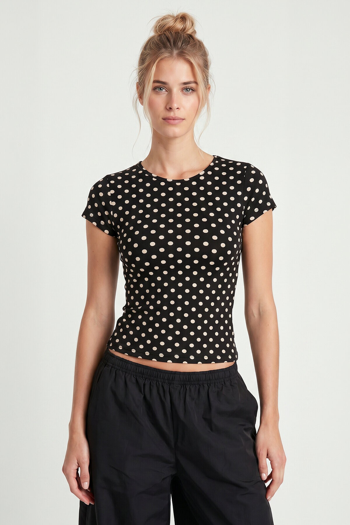 Puantiye Desenli Polyamid T-shirt SİYAH LZV0083