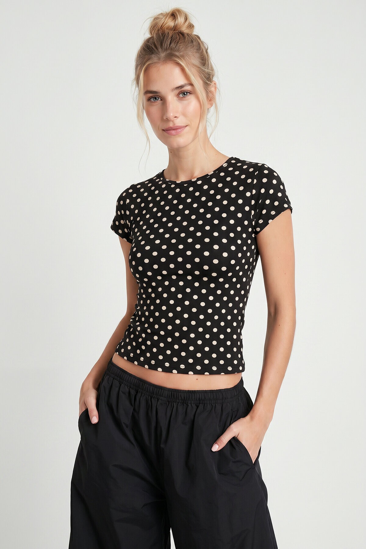 Puantiye Desenli Polyamid T-shirt SİYAH LZV0083