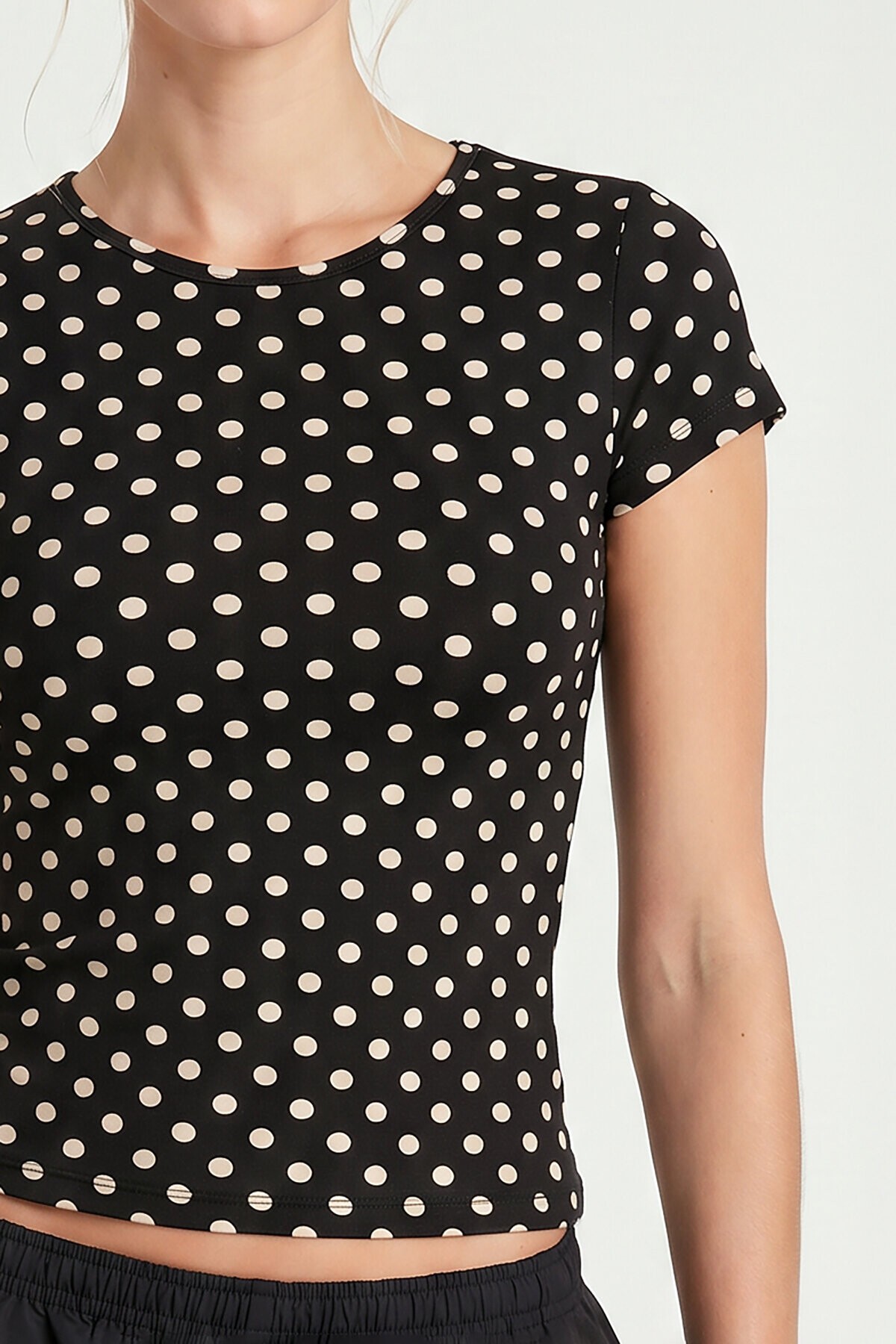 Puantiye Desenli Polyamid T-shirt SİYAH LZV0083
