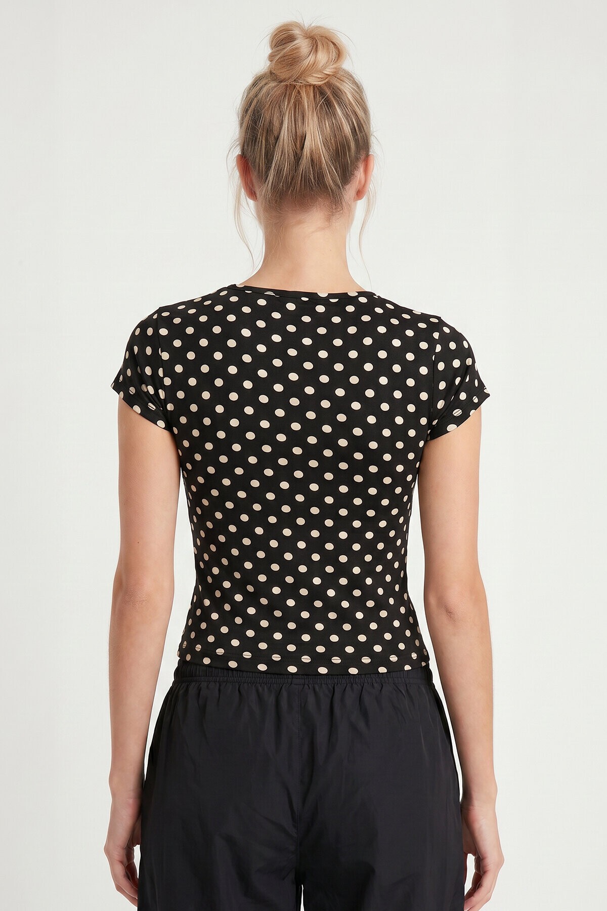 Puantiye Desenli Polyamid T-shirt SİYAH LZV0083