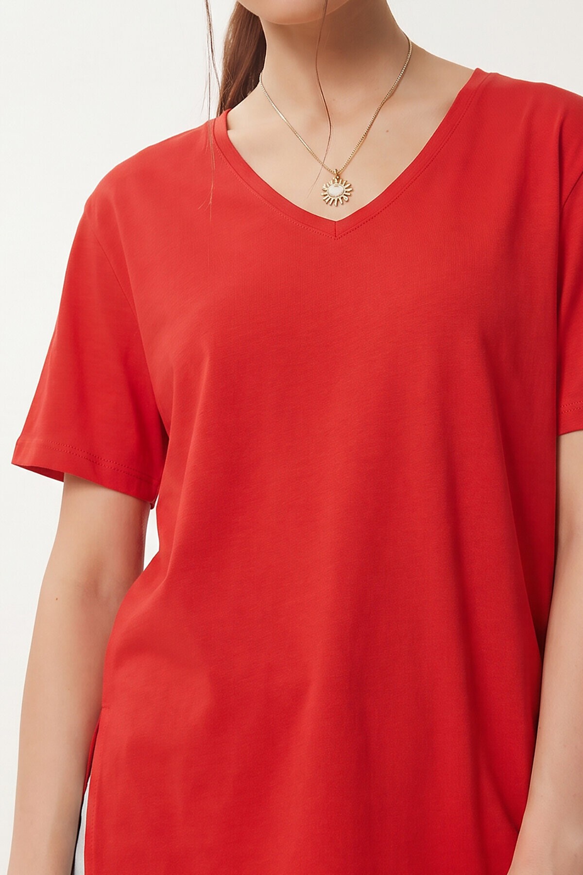 V Yaka Yırtmaçlı Viskon T-shirt KIRMIZI LRN0039