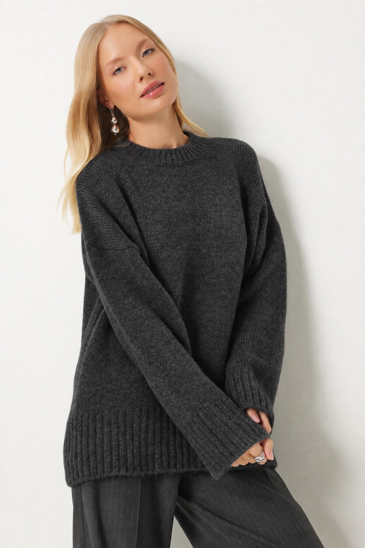Yumuşak Dokulu Oversize Triko Kazak ANTRASİT LPF0063