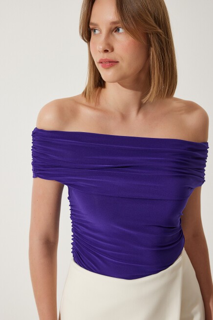 BÜZGÜLÜ AÇIK OMUZLU SANDY BLUZ