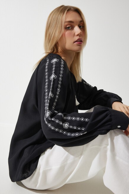 NAKIŞLI OVERSİZE KETEN BLUZ