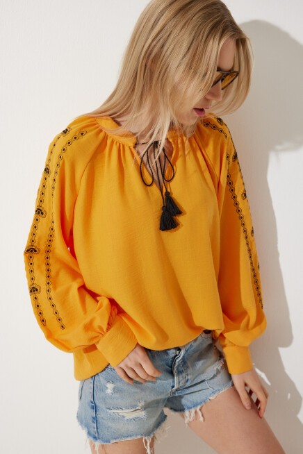 NAKIŞLI OVERSİZE KETEN BLUZ