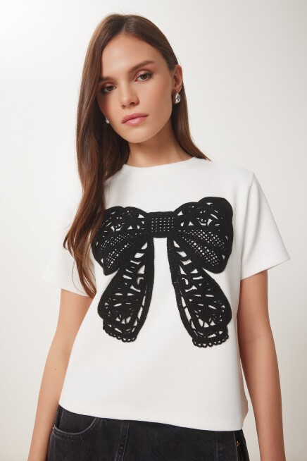 Güpür Fiyonk Nakışlı Örme T-shirt KEMİK LCR0065