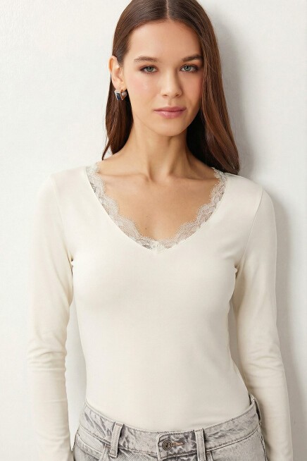 Dantelli Örme Bluz KEMİK LDZ0070