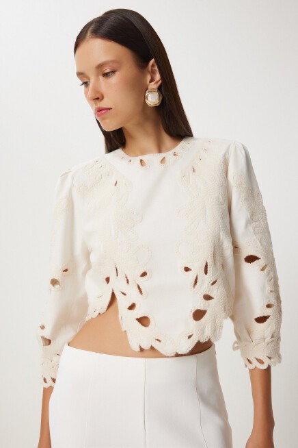 Ajurlu Dantel İşlemeli Crop Poplin  Bluz EKRU LQS0005