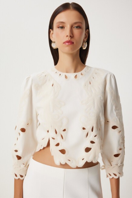 Ajurlu Dantel İşlemeli Crop Poplin  Bluz EKRU LQS0005