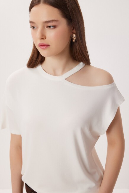 Cut Out Detaylı Viskon Bluz 1804 EKRU LRN0004