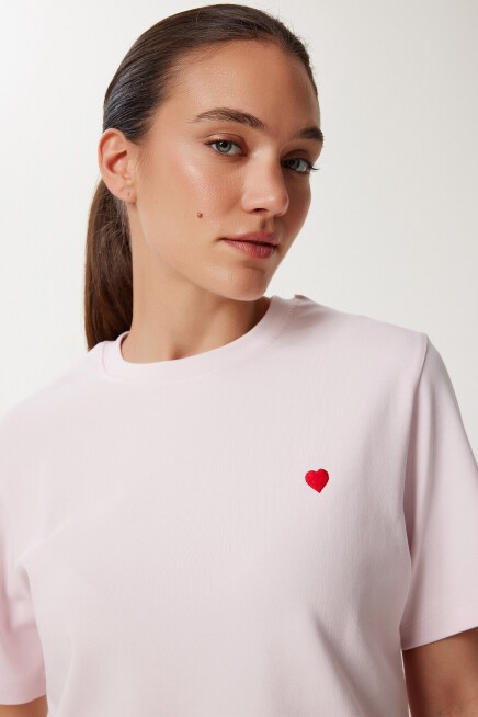 Kalp Nakışlı Pamuklu Örme T-shirt PUDRA LUS0145