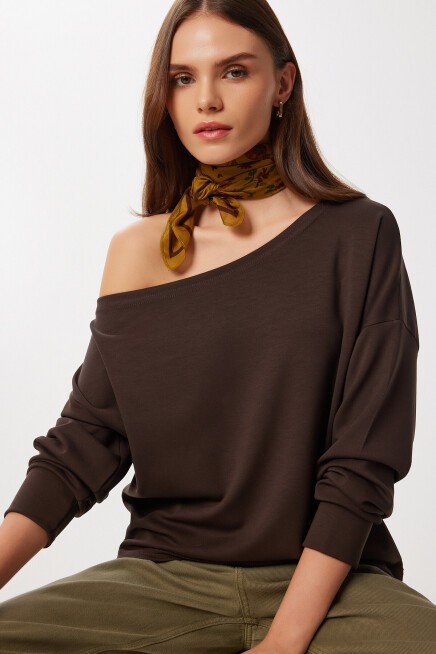Açık Omuzlu Yumuşak Modal Sweatshirt KAHVERENGİ LUB0252