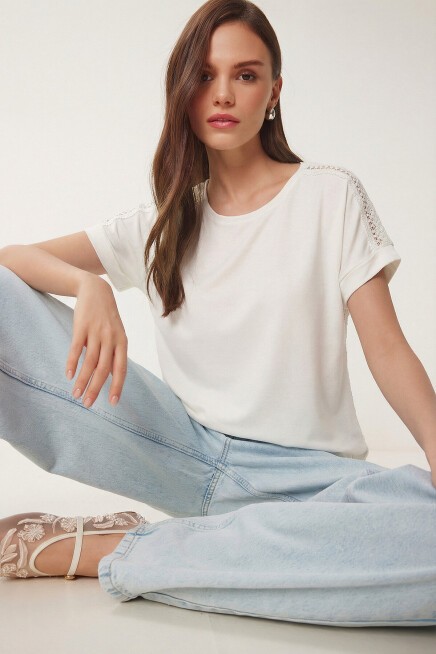 Güpür Detaylı Viskon T-shirt EKRU LRN0006